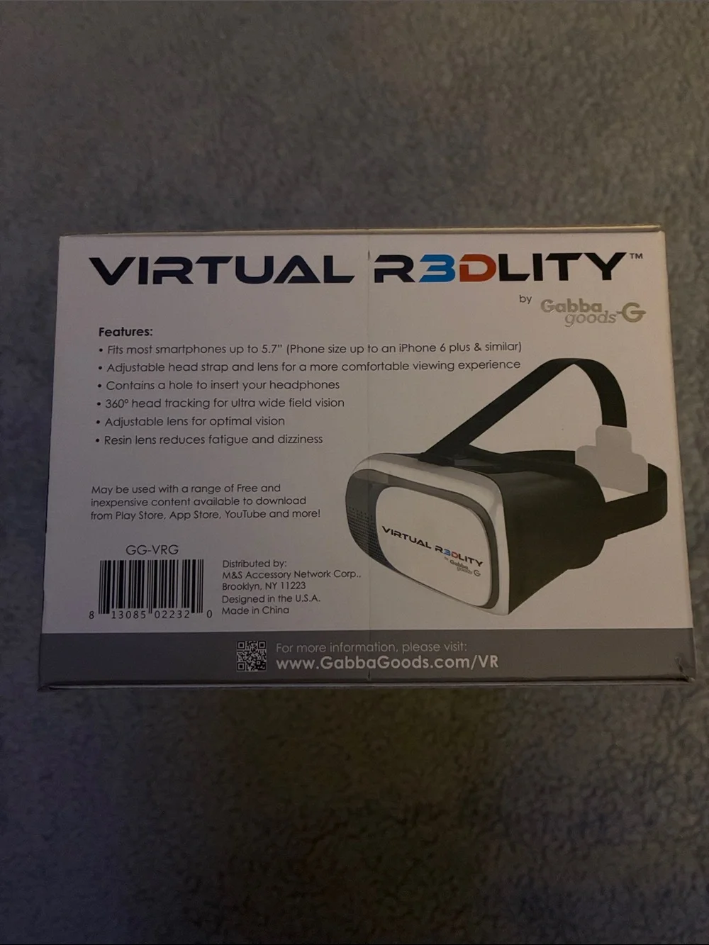 Virtual Reality Headset - Black and White
